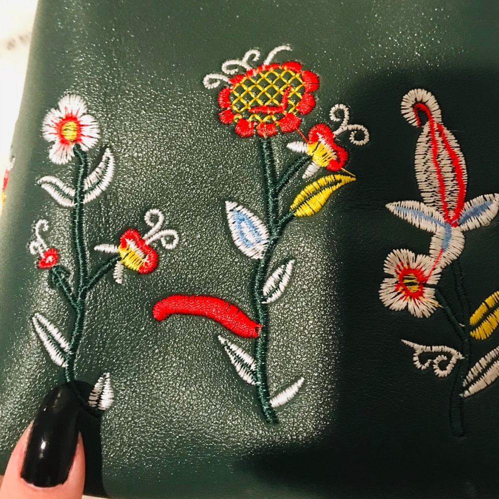 Over shoulder Leather Flower Bag - Picture 8 of 8